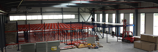 Montage de racks à palettes par la société Dinamat