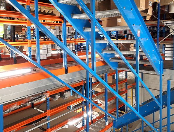 Escalier industriel pour le magasin à étages